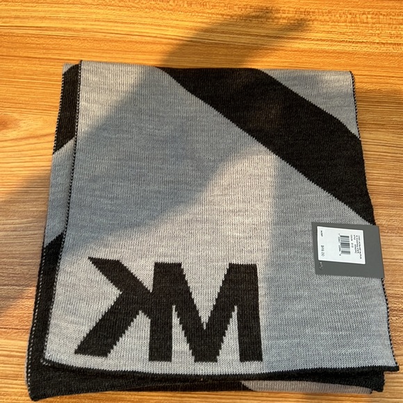Michael Kora Branded Scarf - Never used - Picture 5 of 5